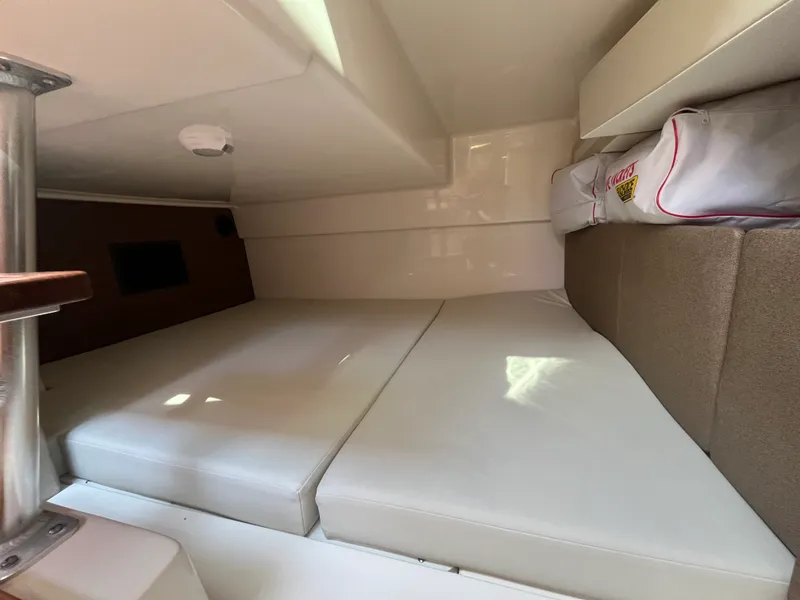 Slide: The Image of Boston Whaler 325 CONQUEST 2025 - 25