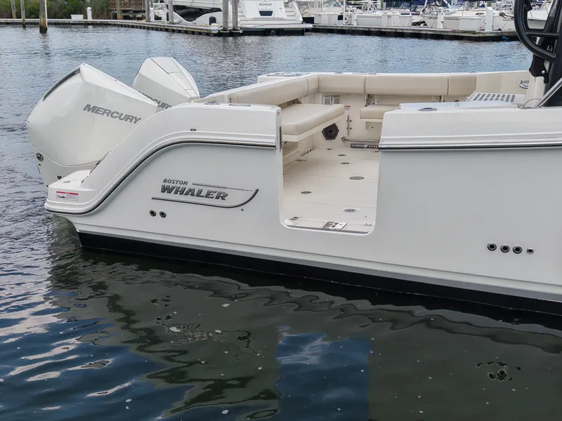 Slide: The Image of Boston Whaler 325 CONQUEST 2025 - 8