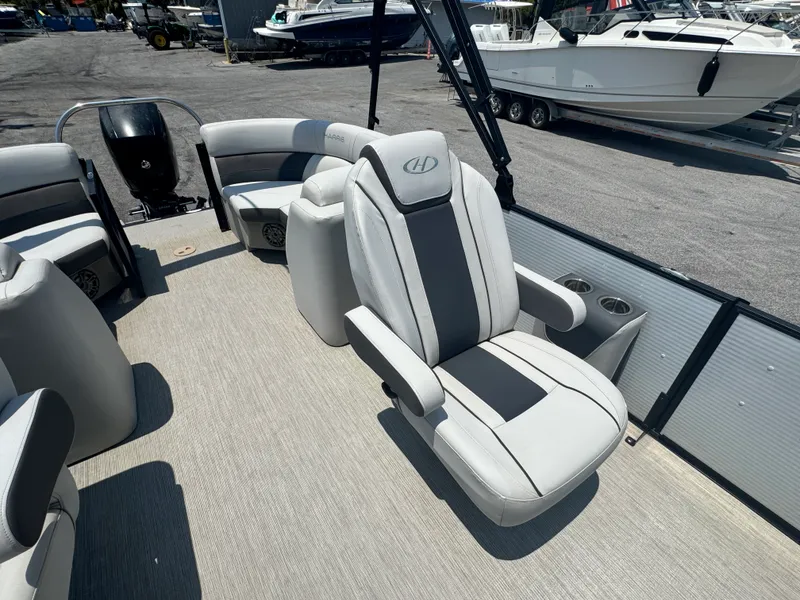 Slide: The Image of Harris 230 CRUISER 2021 - 14