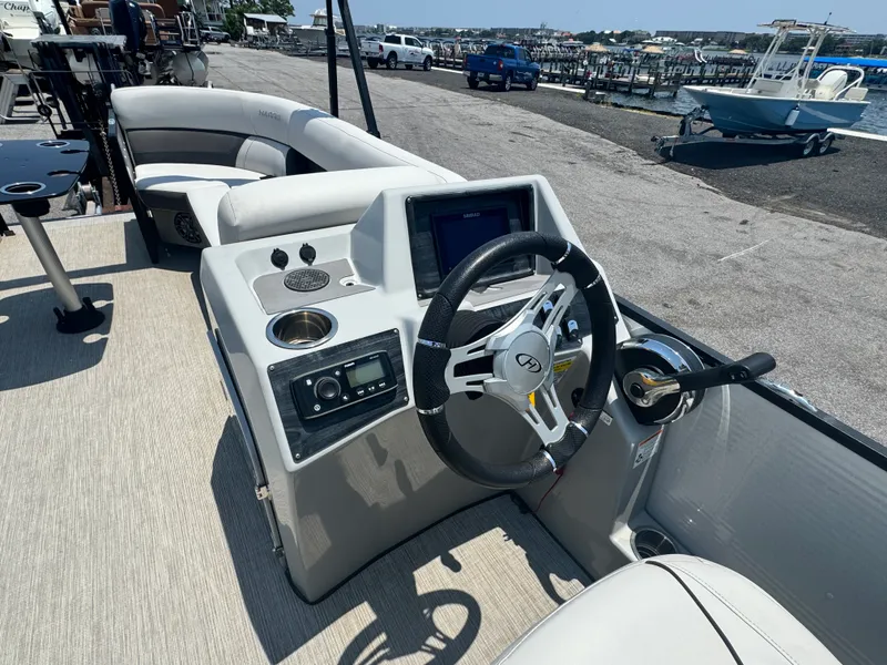 Slide: The Image of Harris 230 CRUISER 2021 - 10
