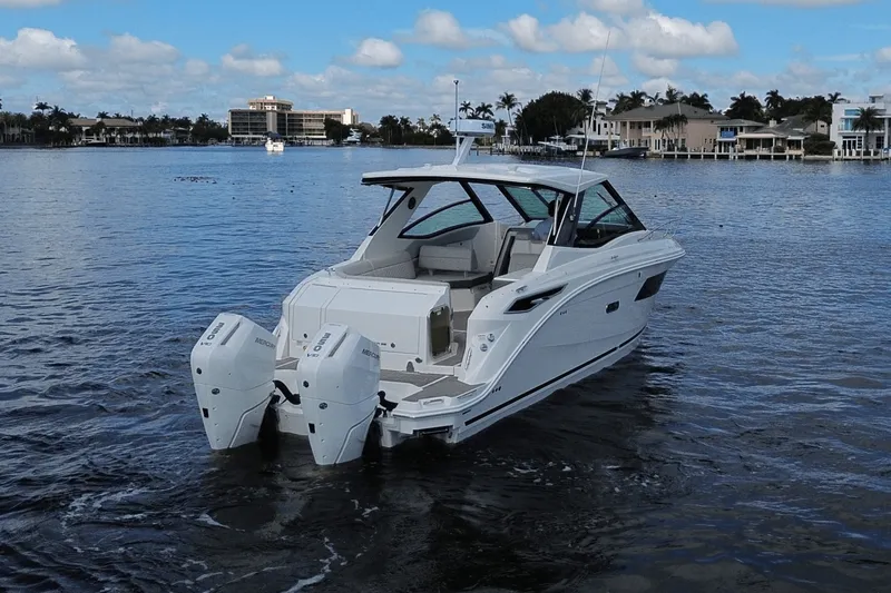 Slide: The Image of Sea Ray Sundancer 320 Outboard 2026 - 11