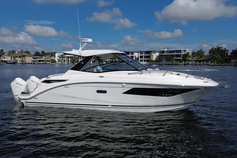 Slide: The Image of Sea Ray Sundancer 320 Outboard 2026 - 16