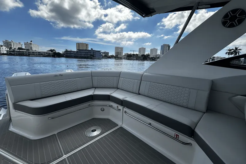 Slide: The Image of Sea Ray Sundancer 320 Outboard 2026 - 25