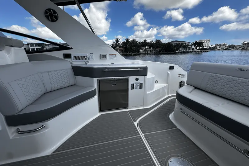 Slide: The Image of Sea Ray Sundancer 320 Outboard 2026 - 26