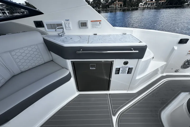 Slide: The Image of Sea Ray Sundancer 320 Outboard 2026 - 27