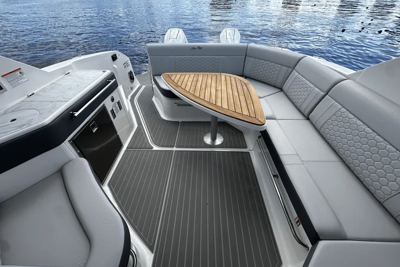 Slide: The Image of Sea Ray Sundancer 320 Outboard 2026 - 29