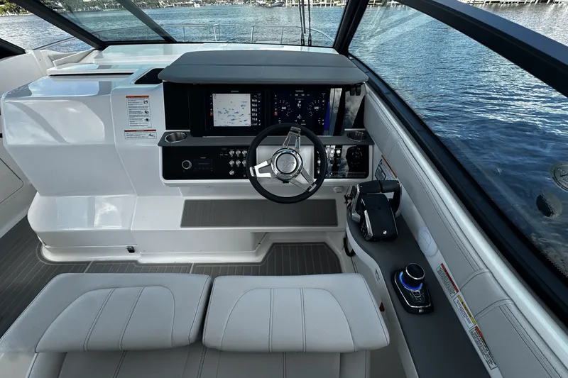 Slide: The Image of Sea Ray Sundancer 320 Outboard 2026 - 35