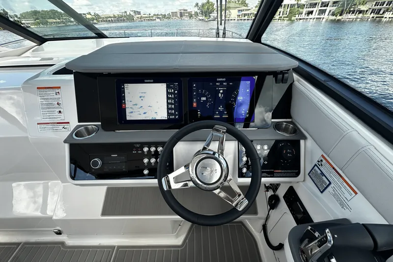 Slide: The Image of Sea Ray Sundancer 320 Outboard 2026 - 37