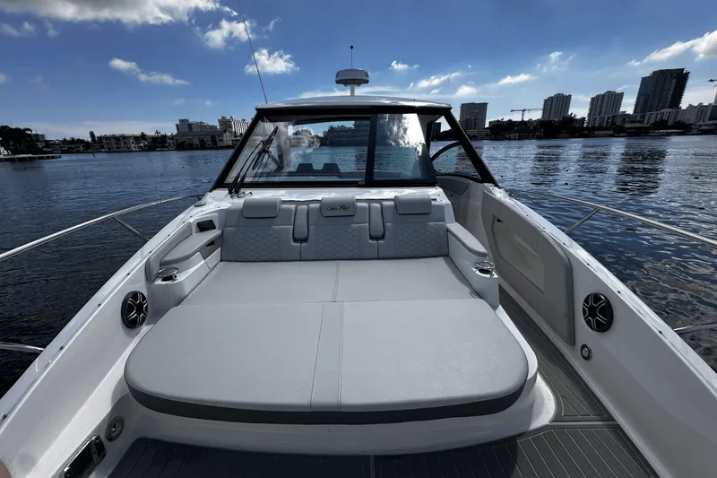 Slide: The Image of Sea Ray Sundancer 320 Outboard 2026 - 40