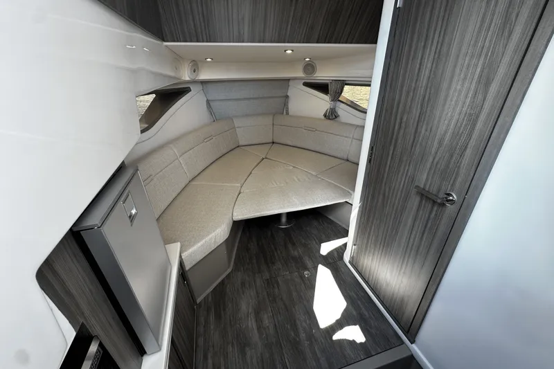 Slide: The Image of Sea Ray Sundancer 320 Outboard 2026 - 44