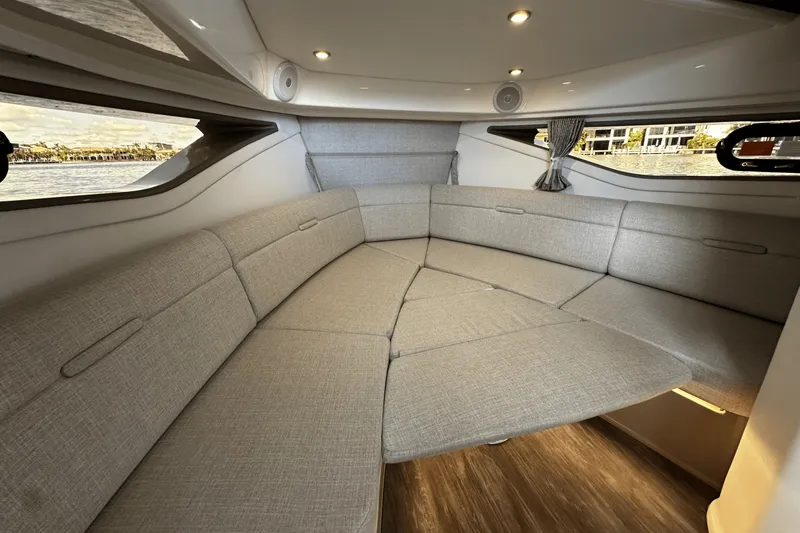 Slide: The Image of Sea Ray Sundancer 320 Outboard 2026 - 45