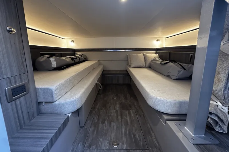 Slide: The Image of Sea Ray Sundancer 320 Outboard 2026 - 47