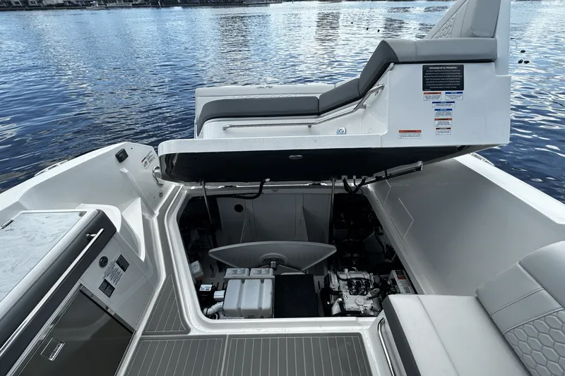 Slide: The Image of Sea Ray Sundancer 320 Outboard 2026 - 51