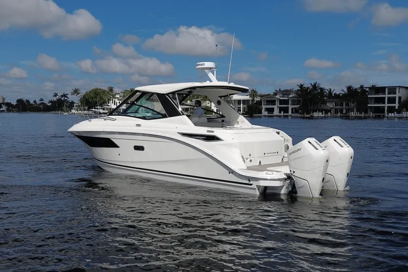 Slide: The Image of Sea Ray Sundancer 320 Outboard 2026 - 7
