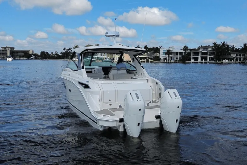 Slide: The Image of Sea Ray Sundancer 320 Outboard 2026 - 9