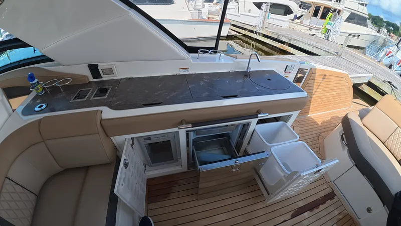 Slide: The Image of Sea Ray 400 SLX OB 2019 - 14