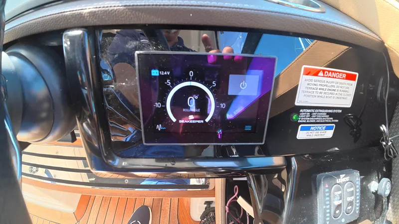 Slide: The Image of Sea Ray 400 SLX OB 2019 - 42