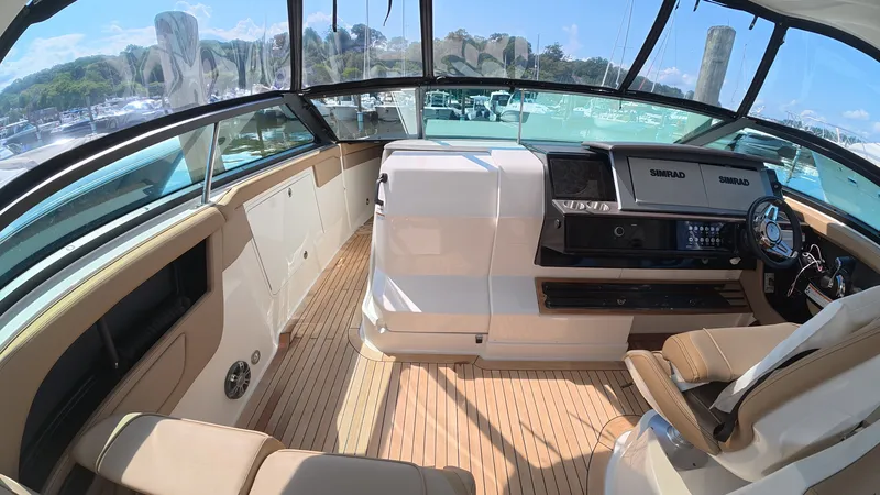 Slide: The Image of Sea Ray 400 SLX OB 2019 - 20