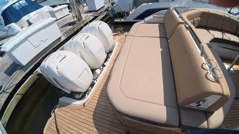 Slide: The Image of Sea Ray 400 SLX OB 2019 - 12