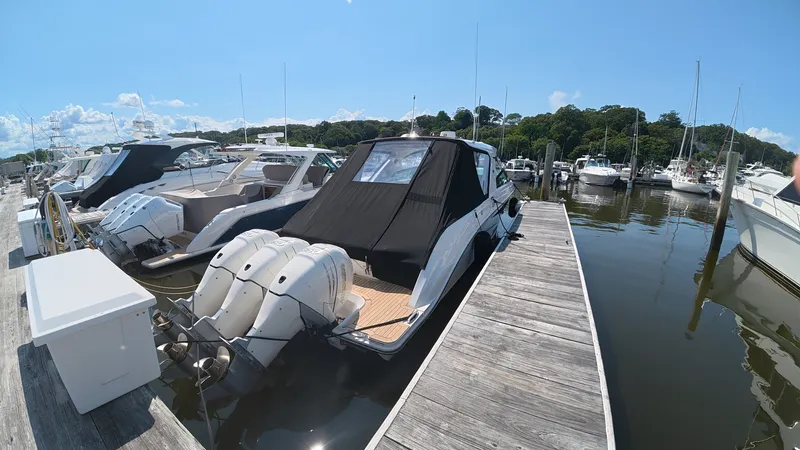 Slide: The Image of Sea Ray 400 SLX OB 2019 - 3