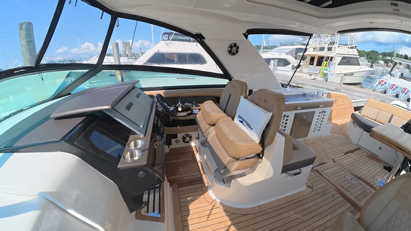 Slide: The Image of Sea Ray 400 SLX OB 2019 - 22