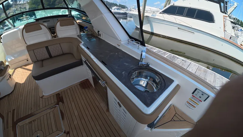 Slide: The Image of Sea Ray 400 SLX OB 2019 - 16