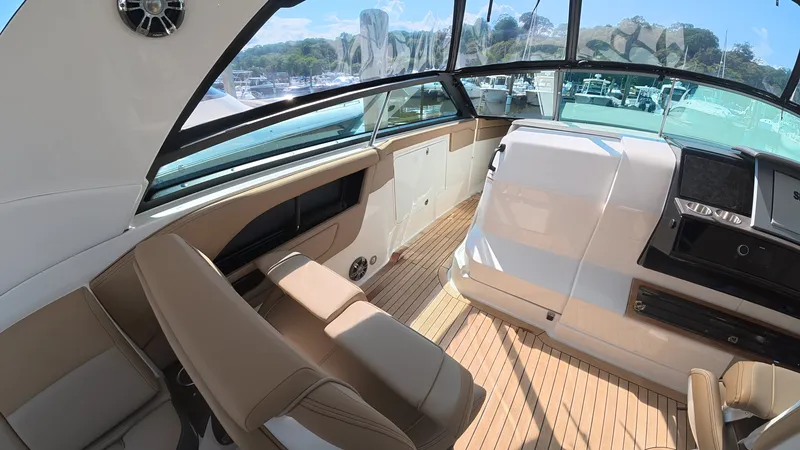 Slide: The Image of Sea Ray 400 SLX OB 2019 - 19