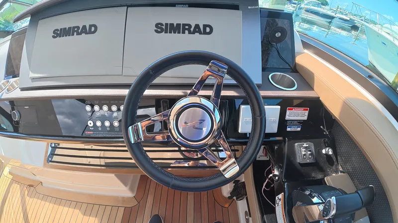 Slide: The Image of Sea Ray 400 SLX OB 2019 - 24