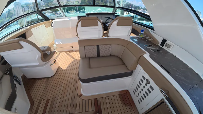 Slide: The Image of Sea Ray 400 SLX OB 2019 - 17