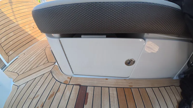 Slide: The Image of Sea Ray 400 SLX OB 2019 - 36