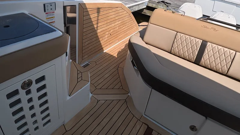 Slide: The Image of Sea Ray 400 SLX OB 2019 - 8