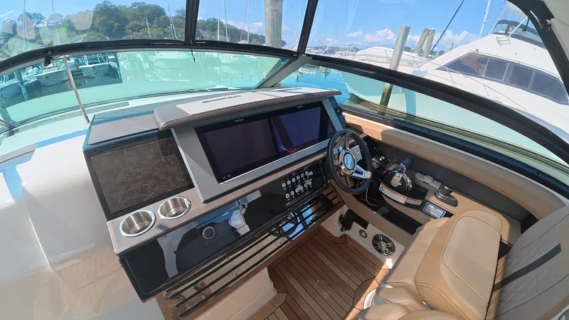 Slide: The Image of Sea Ray 400 SLX OB 2019 - 25