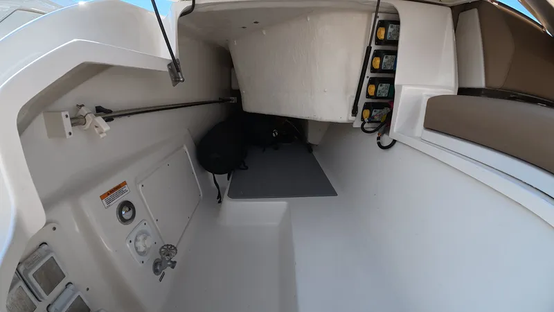 Slide: The Image of Sea Ray 400 SLX OB 2019 - 38