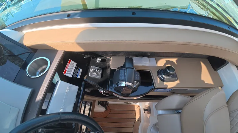 Slide: The Image of Sea Ray 400 SLX OB 2019 - 23