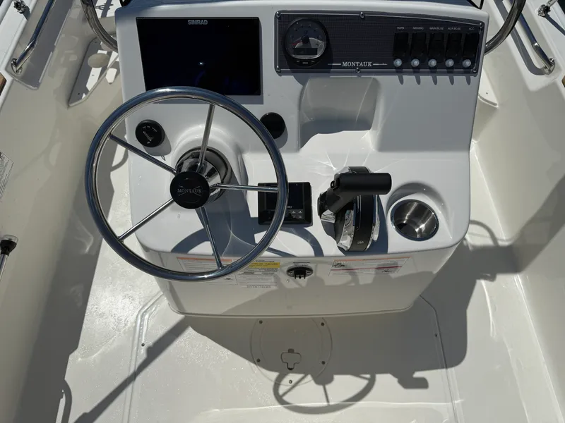 Slide: The Image of Boston Whaler 170 Montauk 2027 - 10