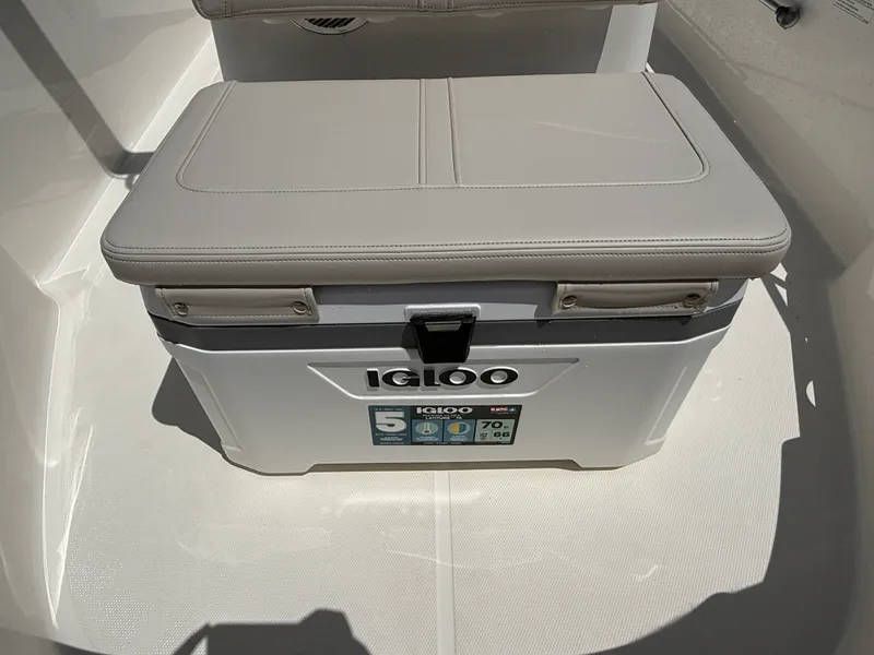 Slide: The Image of Boston Whaler 170 Montauk 2027 - 15