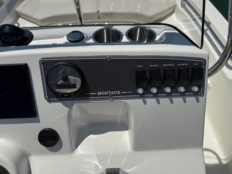 Slide: The Image of Boston Whaler 170 Montauk 2027 - 13