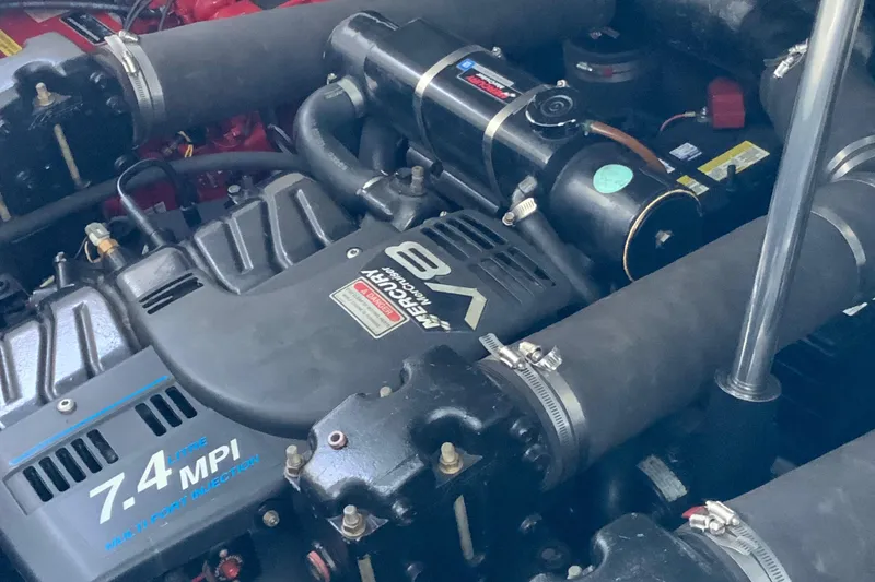 Slide: The Image of Engine of a 2000 Sea Ray Sundancer boat, featuring a 7.4 MPI V8 motor. - 14