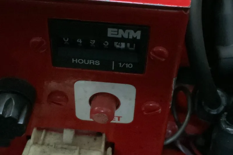 Slide: The Image of Hour meter on a 2000 Sea Ray Sundancer boat dashboard. - 18