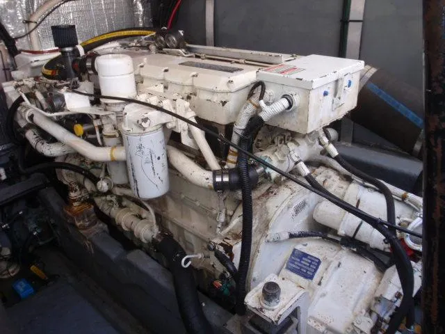Slide: The Image of Engine of 1999 Sea Ray 410 Express Cruiser, detailed view. - 33