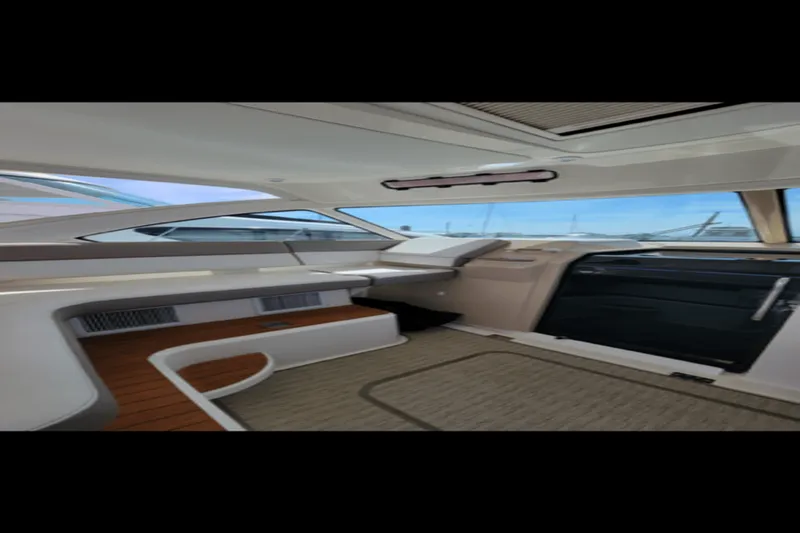 Slide: The Image of Tiara 39 OPEN 2018 - 8