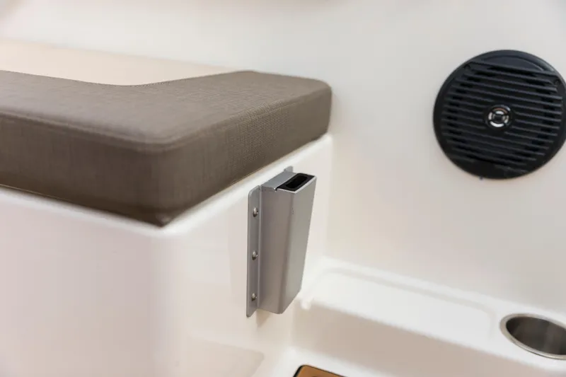 Slide: The Image of Bayliner VR4 OB 2023 - 63