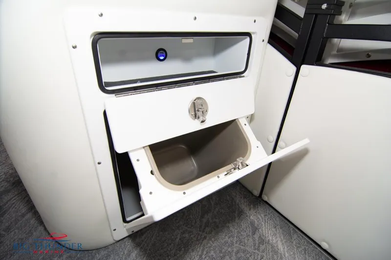 Slide: The Image of JC NEPTOON 25 TT SPORT 2022 storage compartment with open door - 22