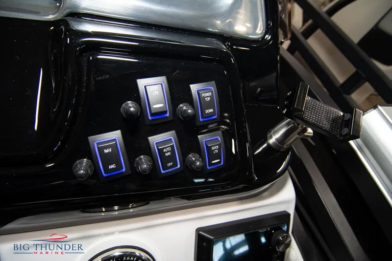 Slide: The Image of Control panel of JC NEPTOON 25 TT SPORT 2022 boat by Big Thunder Marine. - 31