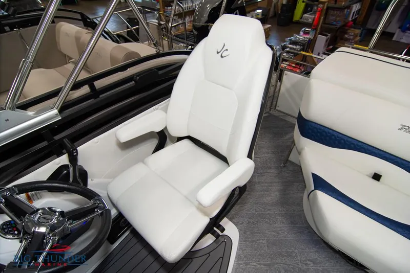 Slide: The Image of Captain's chair of 2022 JC NEPTOON 25 TT SPORT boat with white upholstery. - 37