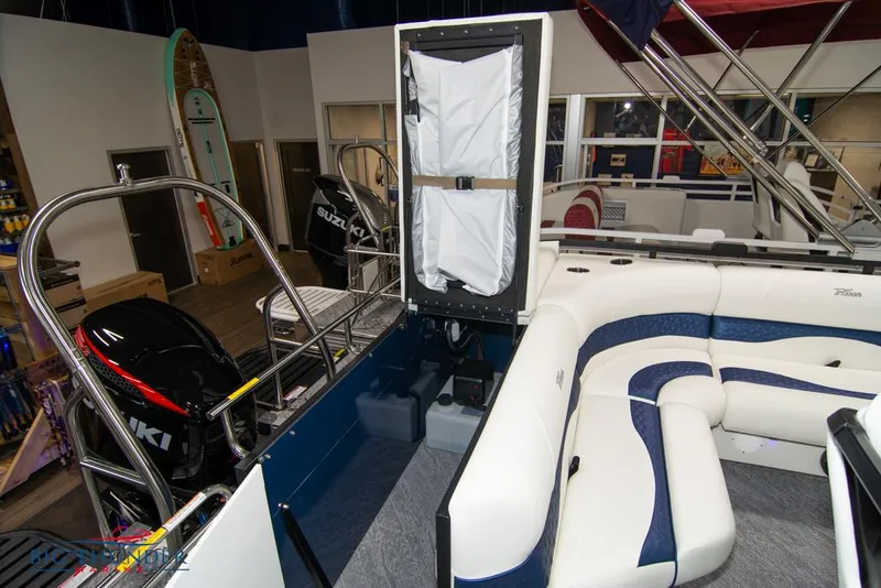 Slide: The Image of Interior of 2022 JC NEPTOON 25 TT SPORT boat with Suzuki outboard motor. - 41