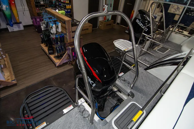 Slide: The Image of 2022 JC NEPTOON 25 TT SPORT boat engine in showroom - 44