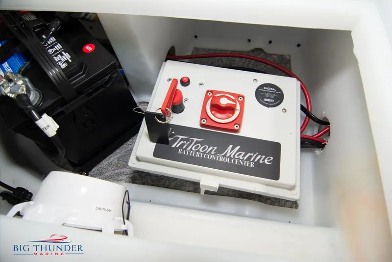 Slide: The Image of Battery control center of a 2022 JC NEPTOON 25 TT SPORT boat by Big Thunder Marine. - 48