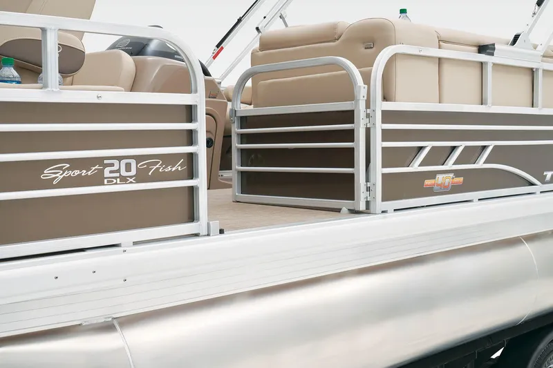 Slide: The Image of Sun Tracker SportFish 20 DLX 2023 - 12