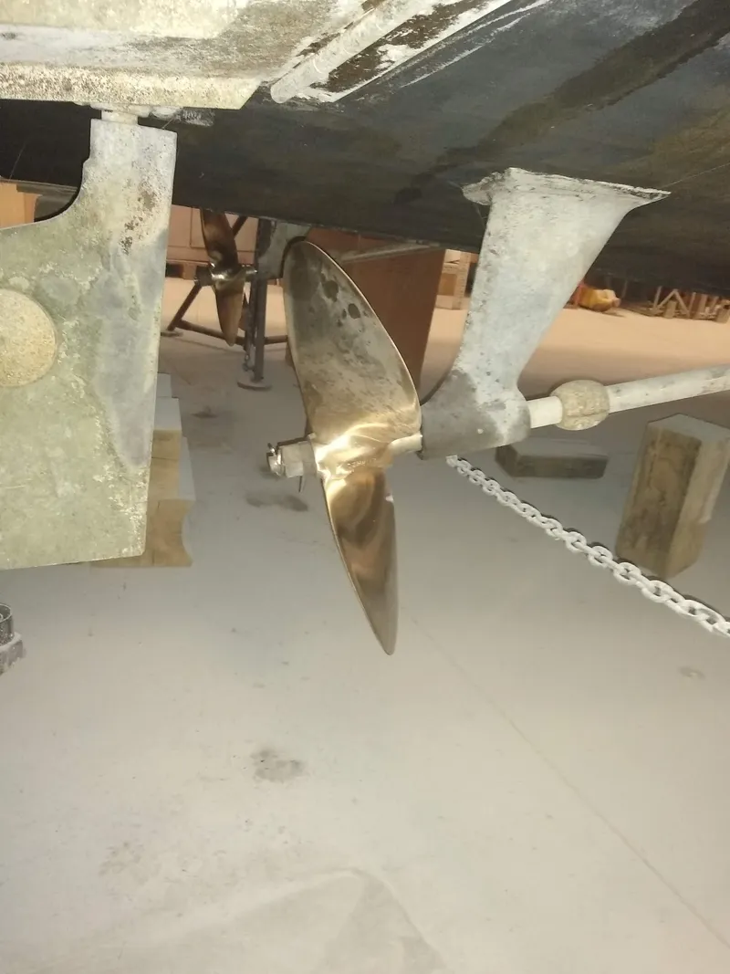 Slide: The Image of Propeller of 1989 Egg Harbor 33 Sedan boat in dry dock. - 37